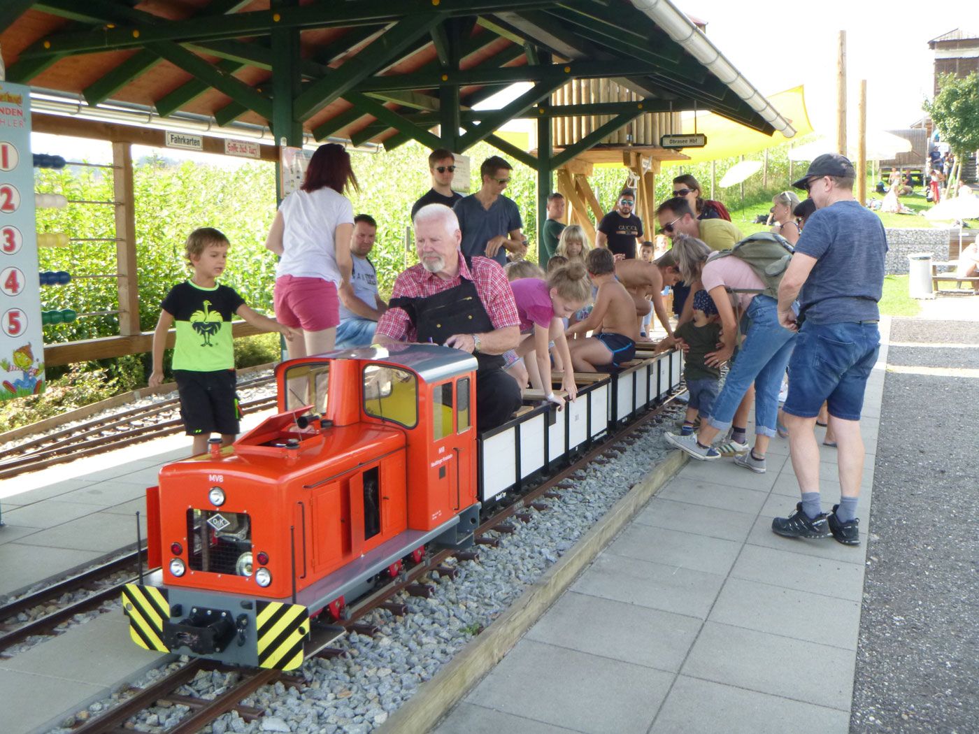 Expertentreffen der Parkbahnszene Süd auf der Obralino Minibahn 2020, in Neukirchen an der Vöckla